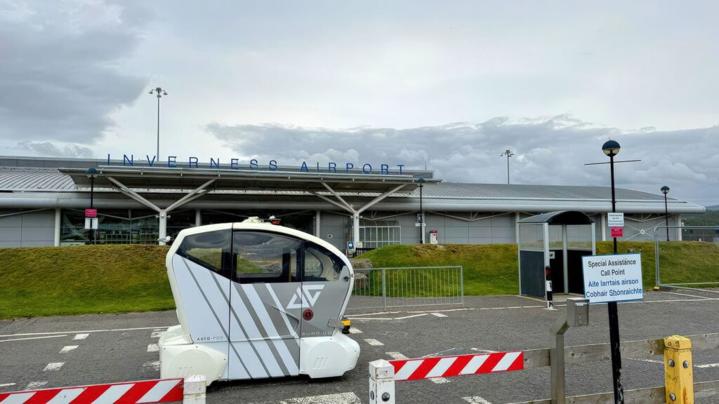 Self-driving shuttles trialled at airport