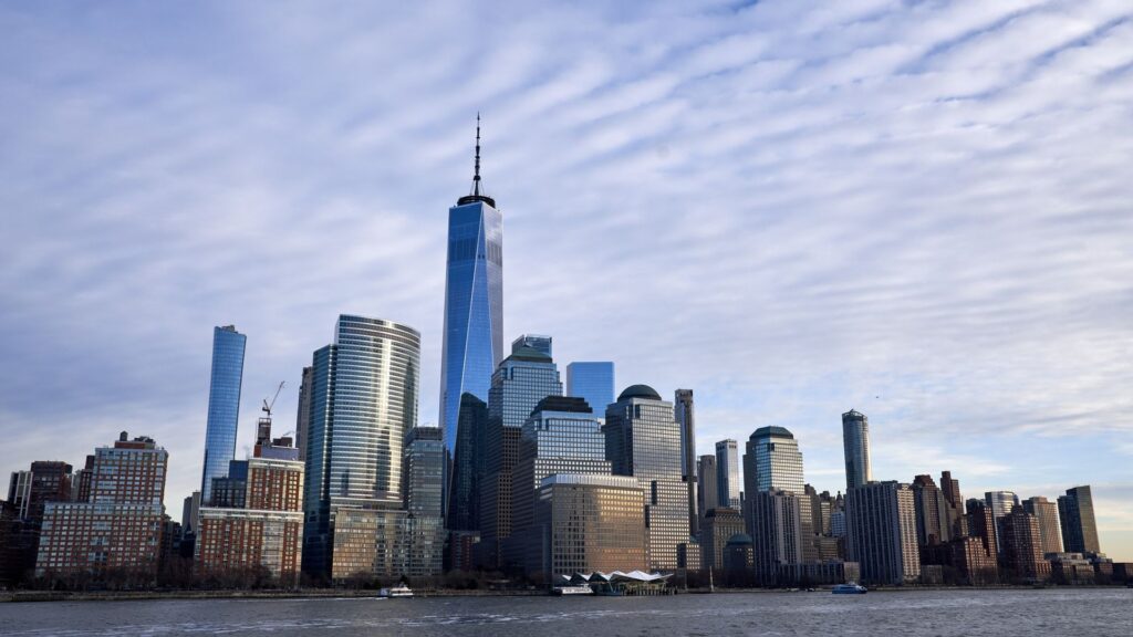 Scottish-Australian athlete ‘beats record for swimming around Manhattan island’