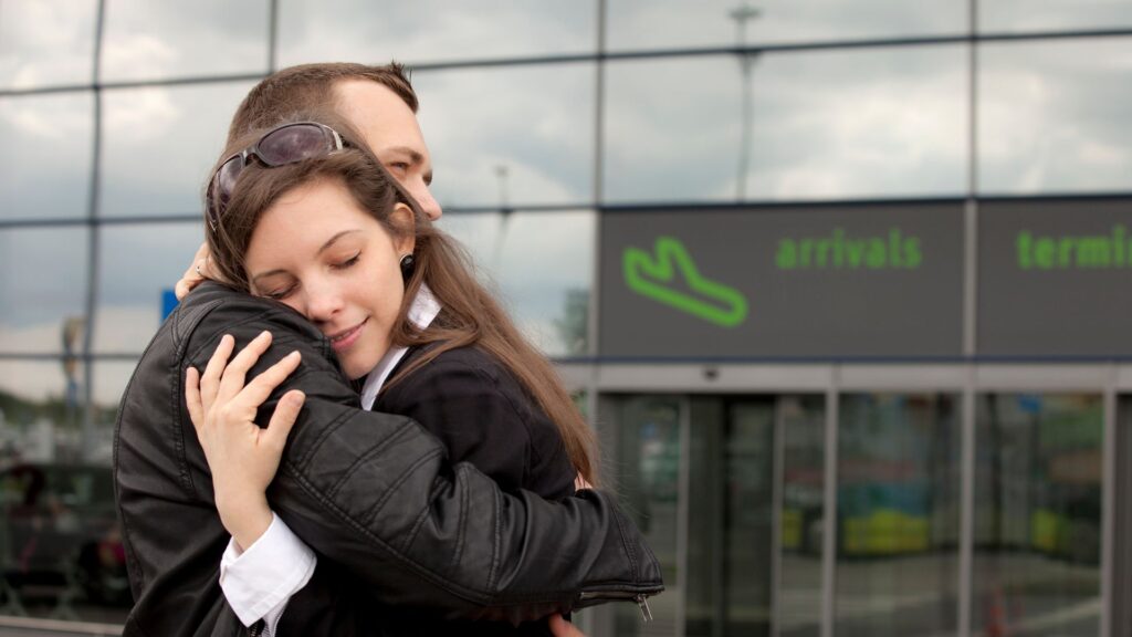 Airport puts time limit on goodbye hugs