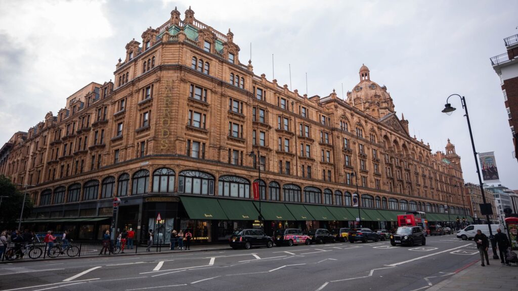 Ex-pilot cleared of kidnapping girl, 9, from outside Harrods and sexually assaulting her