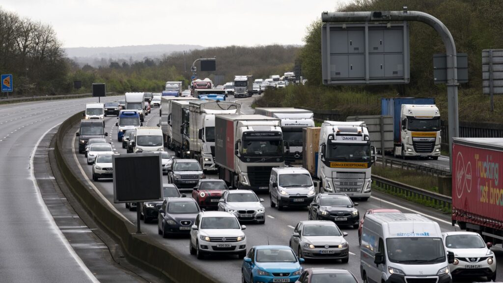 National Highways sorry after ‘multiple cars hit M25 pothole’