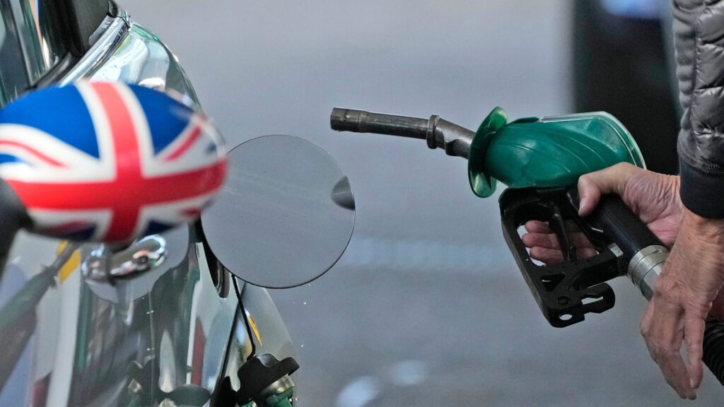 ‘Utterly nonsensical’: Green campaigners criticise chancellor’s fuel duty freeze