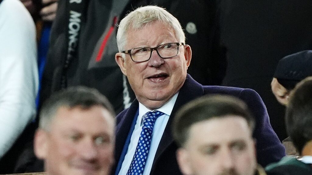 Sir Alex Ferguson to leave Man Utd role amid cost cutting