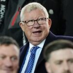 Sir Alex Ferguson to leave Man Utd role amid cost cutting