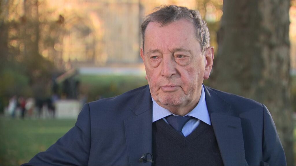 Lord Blunkett suffers ‘terrifying’ fall in gap between Tube and platform