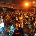 Thousands of students block highway while cycling for dumplings