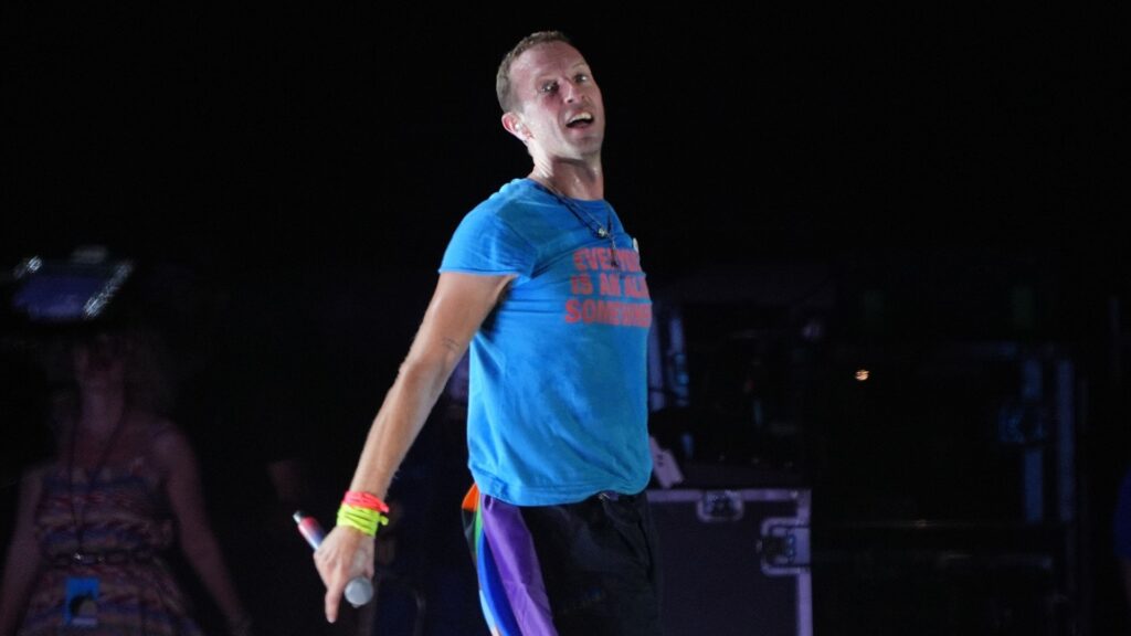 Coldplay’s Chris Martin falls through stage