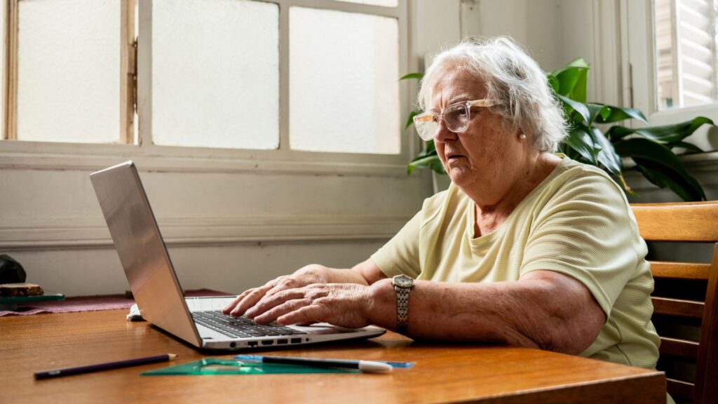 Using the internet may help older people’s mental health, says new study