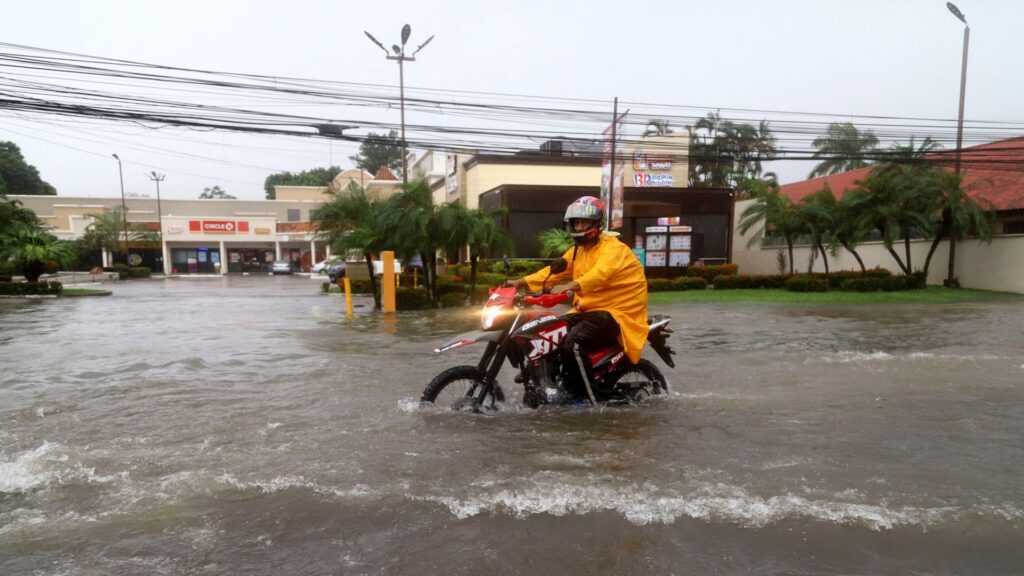 ‘Threat to life’ from tropical storm as widespread flooding hits Honduras