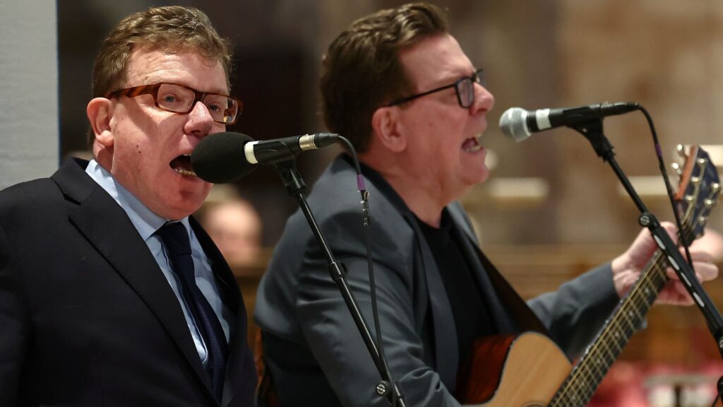 The Proclaimers perform tribute to ‘political genius’ Alex Salmond at memorial service