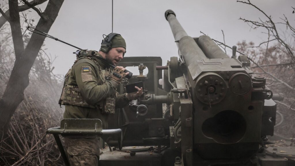 Ukraine frontline at risk of ‘collapse’ as Russian troops advance towards key town