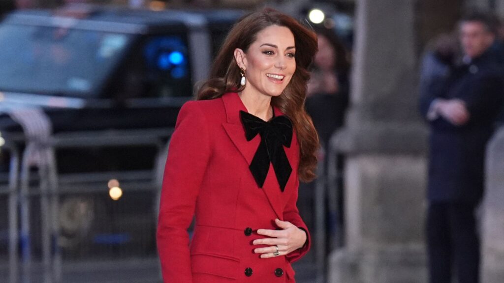 Kate arrives for annual Christmas carol service