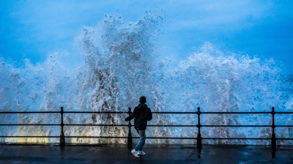 Fresh amber warning for rain into New Year’s Day as severe weather hits UK celebrations – see areas affected