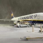 Heavy snow hits UK as airports forced to close runways