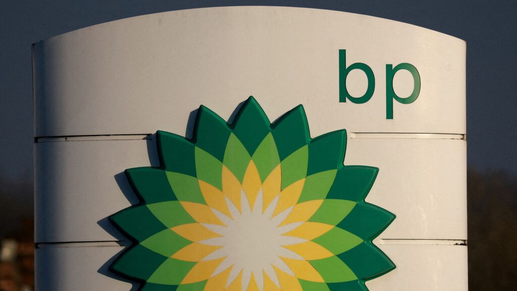 BP to cut 4,700 jobs