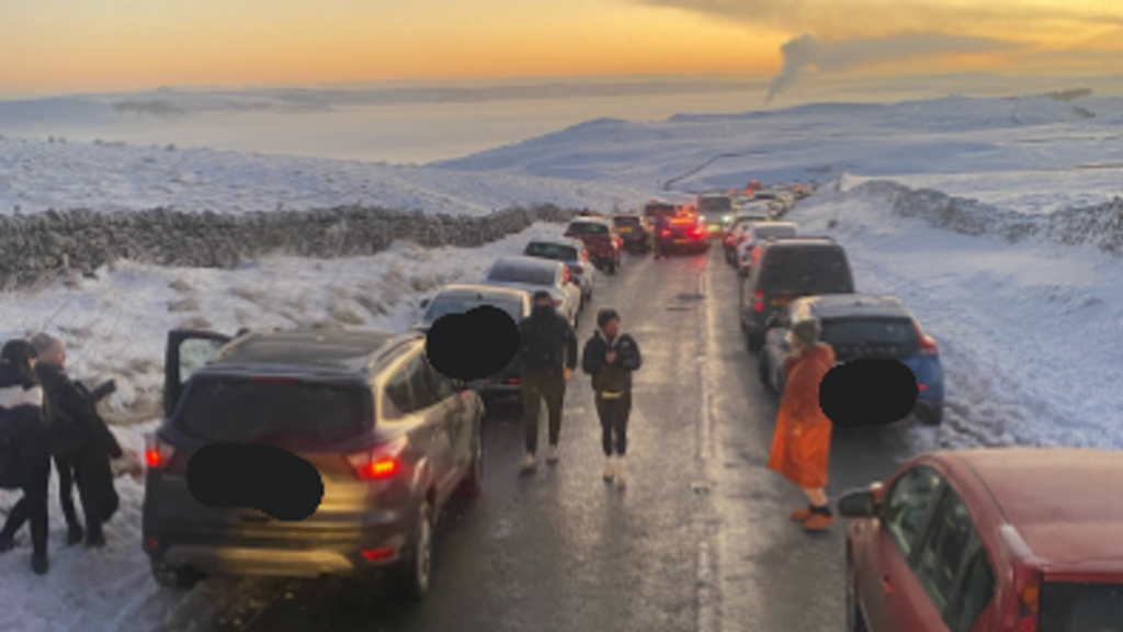 Gritters blocked by ‘200 double parked cars’ on picturesque walking route