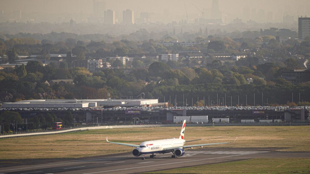 Chancellor swerves question over ‘catastrophic’ Heathrow runway expansion plans