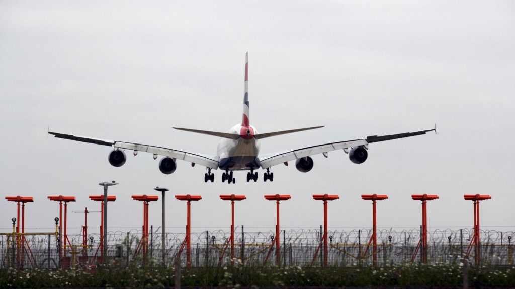 Net Zero Sec Miliband says he will not resign if govt backs Heathrow third runway – after years of opposition