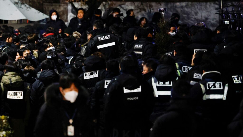 Authorities and security service in standoff – as second attempt to arrest South Korean president under way