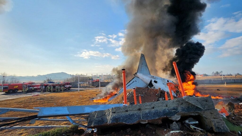 Black boxes data missing from last four minutes of crashed South Korean passenger jet