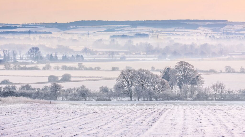 Three-day snow warning for large parts of UK – as ‘major incident’ declared amid flooding