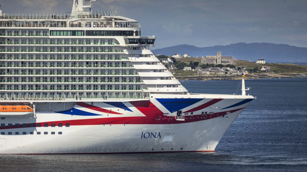 Passengers ‘dropping like flies’ after suspected norovirus outbreak on P&O cruise ship