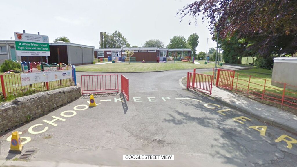 Fire breaks out at primary school forcing hundreds to be evacuated