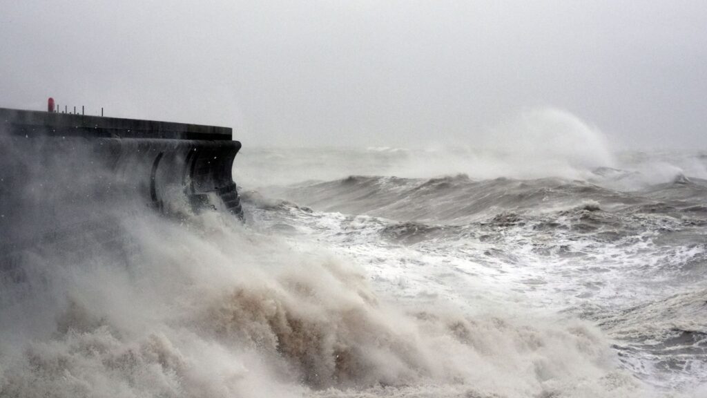 Parts of UK brace for 70mph gusts and heavy rain as weather warnings issued